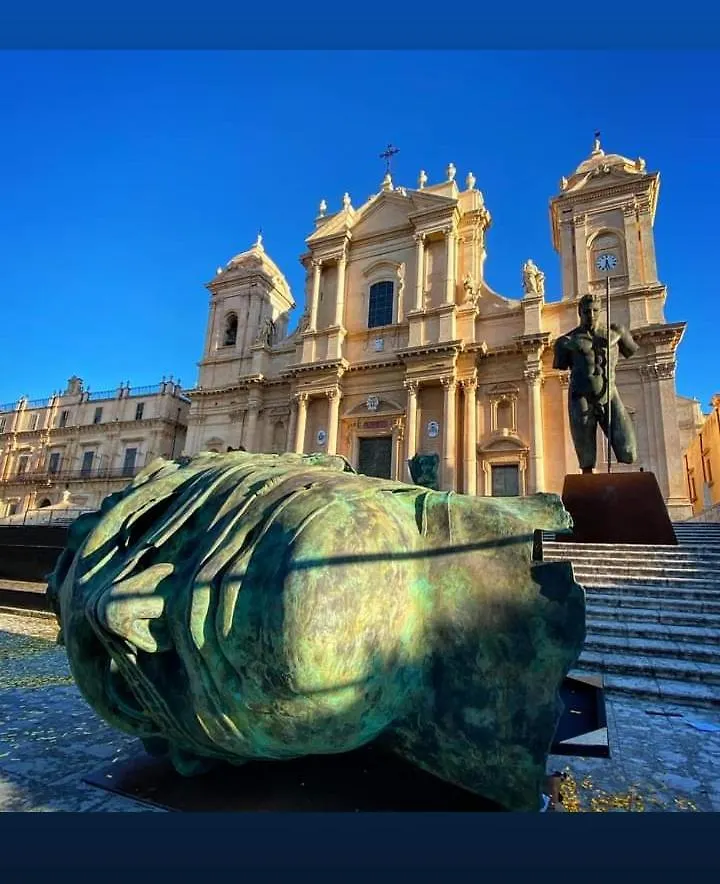 Il Sole Del Mediterraneo Noto Bed & Breakfast