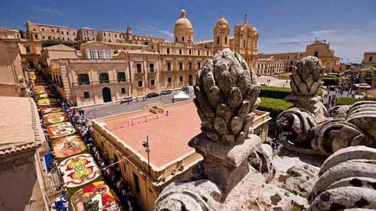 Il Sole Del Mediterraneo Noto Bed & Breakfast